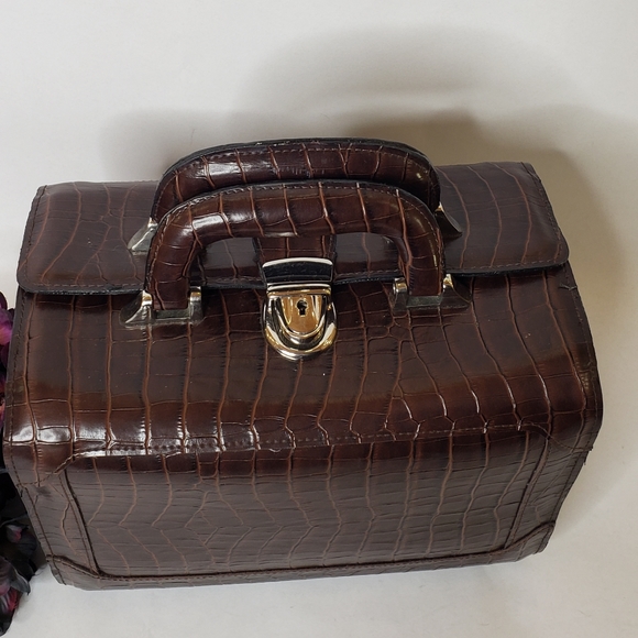 🎁SOLD BOBBI BROWN MAKEUP CASE-- FAUX CROC LEATHER - Picture 2 of 5